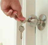 Grapevine Locksmith Service Grapevine, TX 682-233-6677 - 14a-Unlock-Door