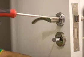 Grapevine Locksmith Service Grapevine, TX 682-233-6677 - 17a-Install-New-Lock